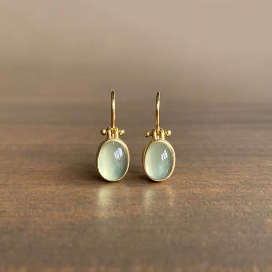 Orecchini vintage con pietra di luna verde