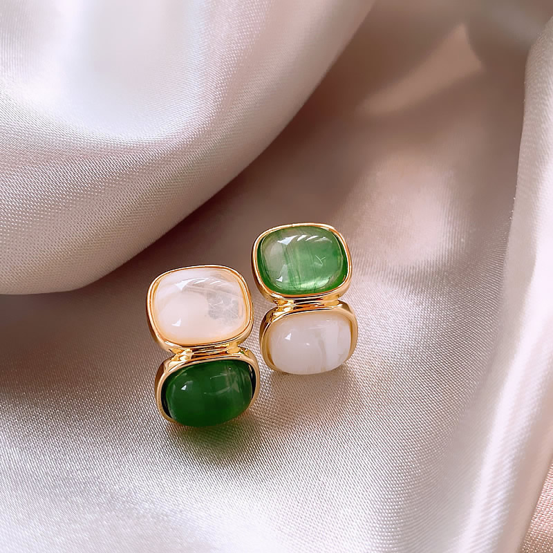 Eleganti orecchini con pietra bianca e verde in oro