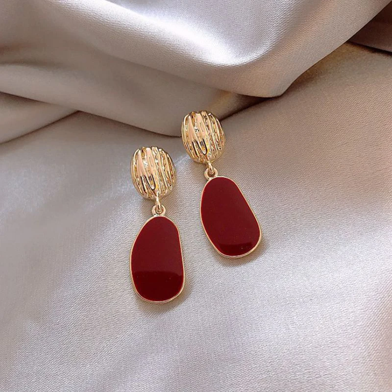 Eleganti orecchini in oro e rosso