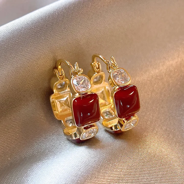 Eleganti orecchini in zirconi rossi
